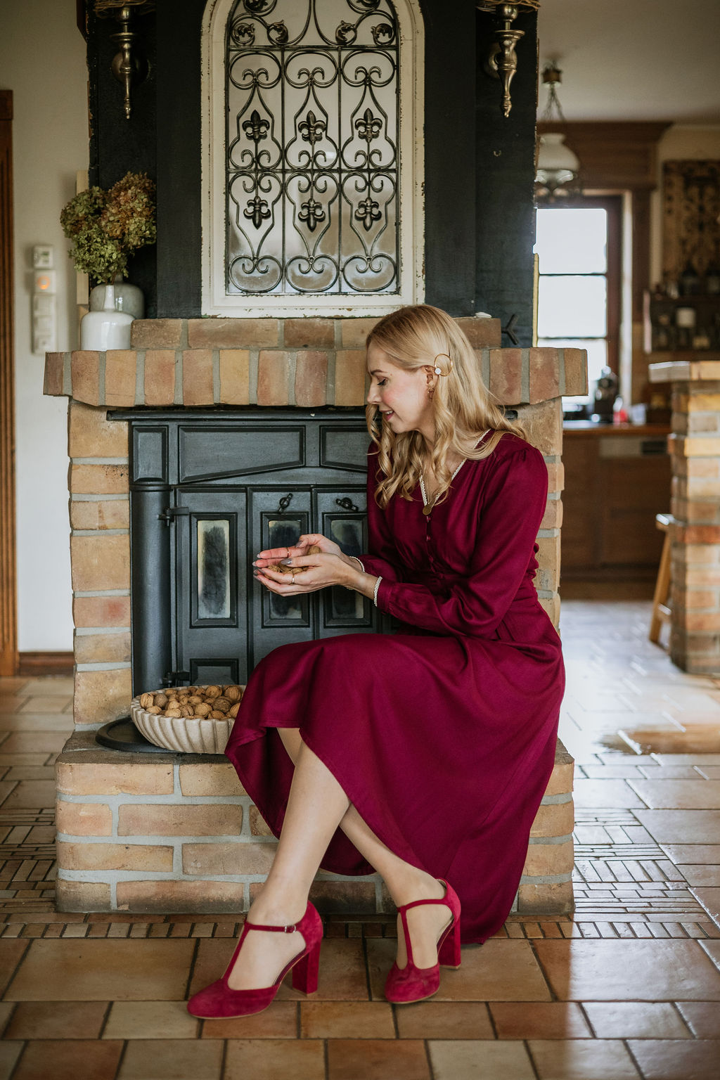 Scarlett sukienka wiskozową z koronką w stylu retro talia polska pracownia lnianych sukienek